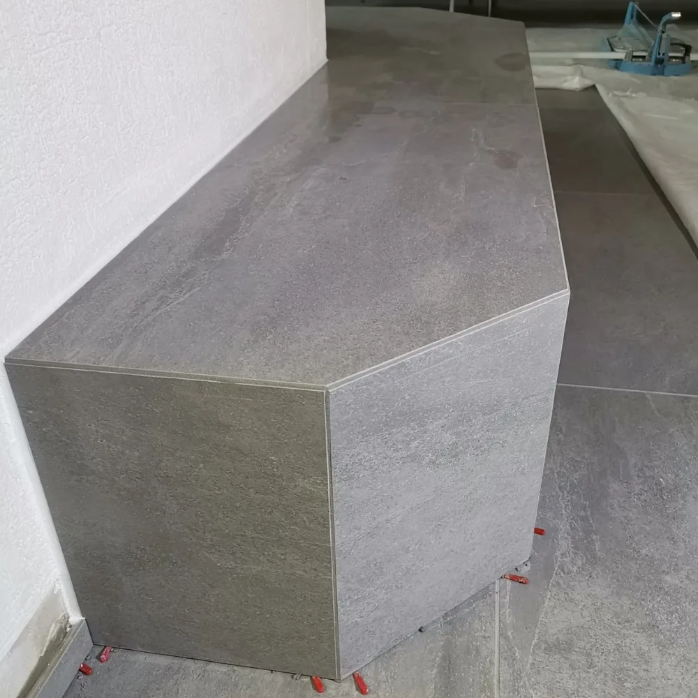 Hände, die Stein in Szene setzen: Die Stadler GmbH und die Kunst des Plattenlegens